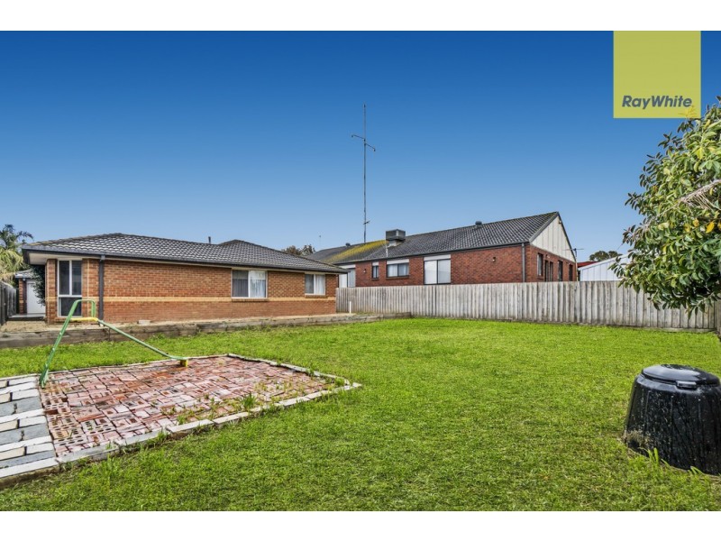 8 Ruben Drive, Sydenham VIC 3037