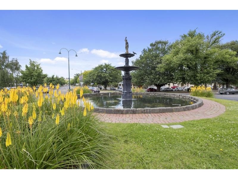 1 / 7 Howey Street, Gisborne VIC 3437