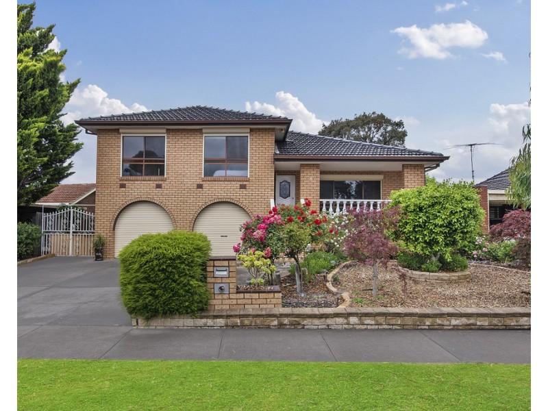 8 Chichester Drive, Taylors Lakes VIC 3038