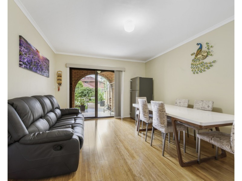 8 Chichester Drive, Taylors Lakes VIC 3038