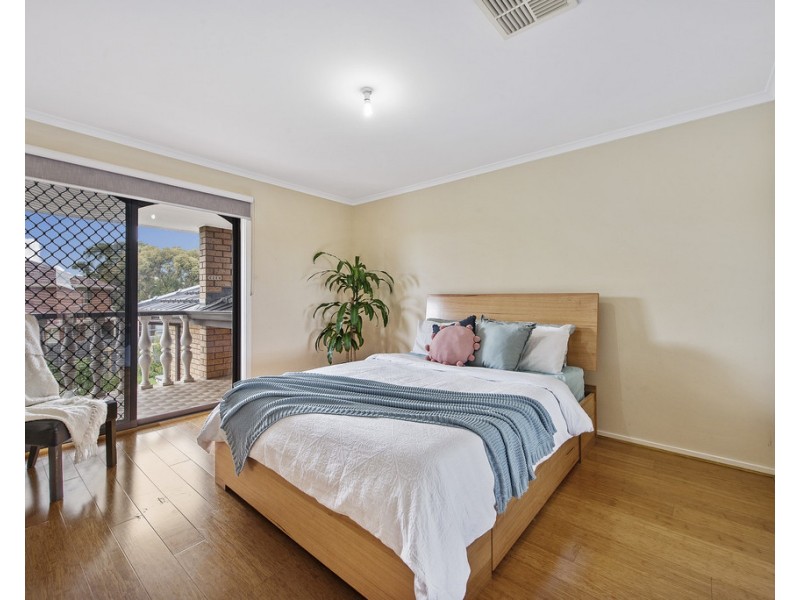 8 Chichester Drive, Taylors Lakes VIC 3038