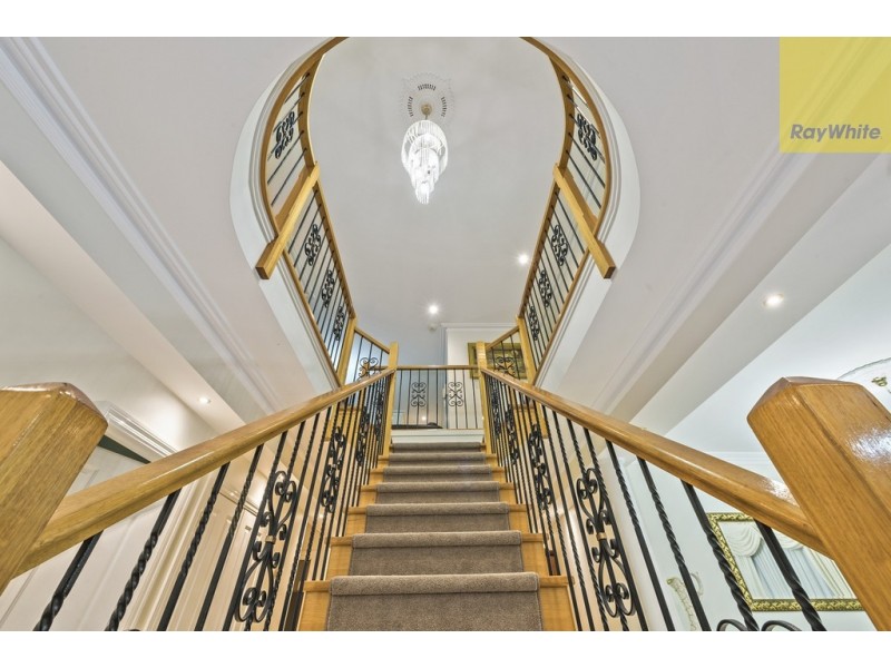 11 Howqua Way, Taylors Hill VIC 3037