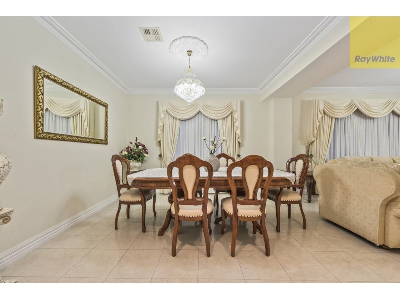 11 Howqua Way, Taylors Hill VIC 3037