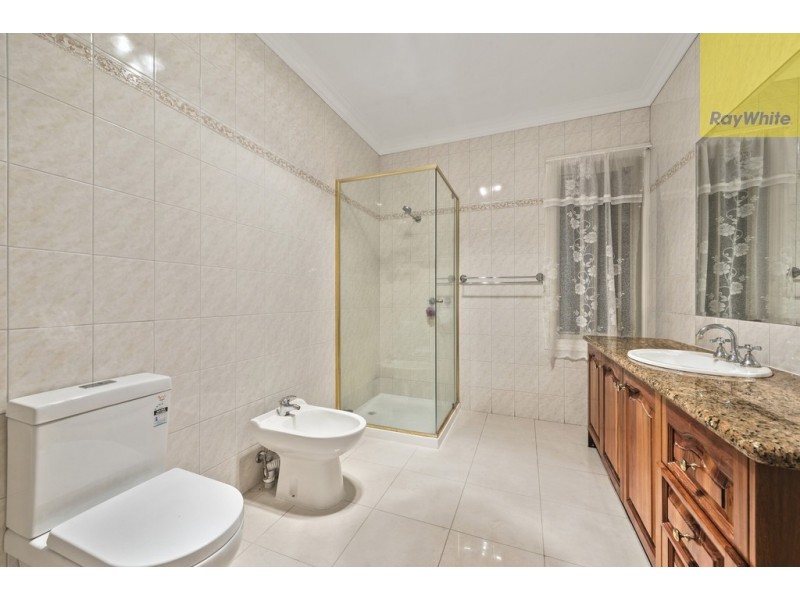 11 Howqua Way, Taylors Hill VIC 3037