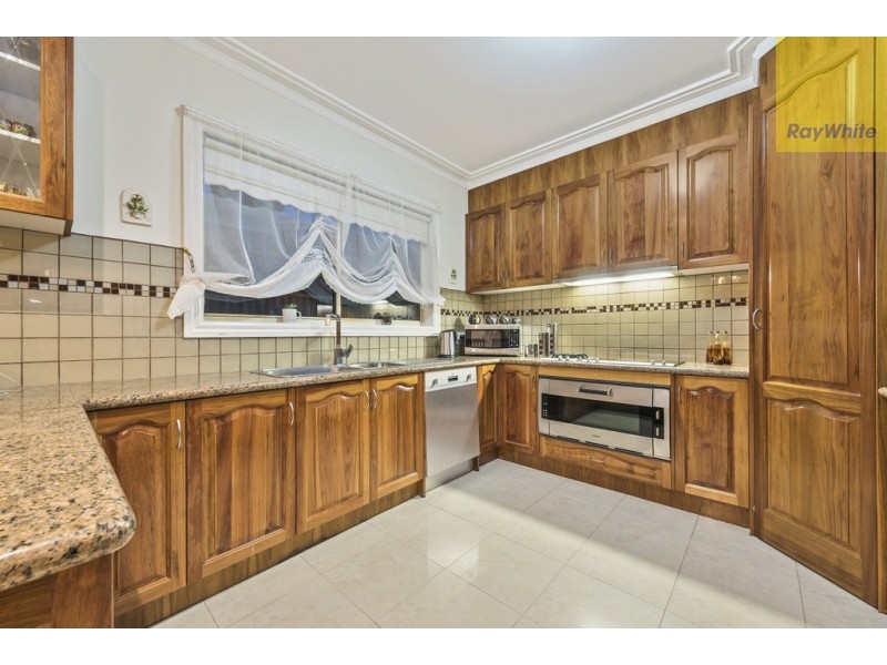 11 Howqua Way, Taylors Hill VIC 3037