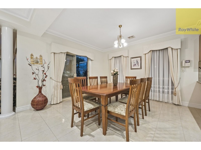 11 Howqua Way, Taylors Hill VIC 3037