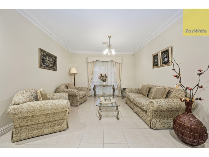 11 Howqua Way, Taylors Hill VIC 3037