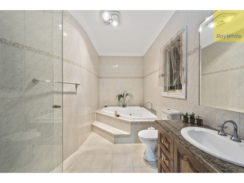 11 Howqua Way, Taylors Hill VIC 3037