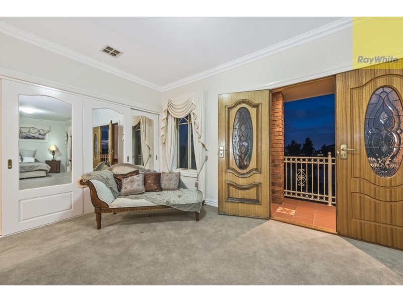 11 Howqua Way, Taylors Hill VIC 3037