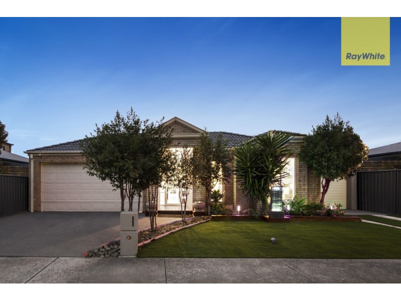 7 Heysen Parkway, Caroline Springs VIC 3023