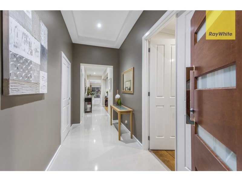 7 Heysen Parkway, Caroline Springs VIC 3023