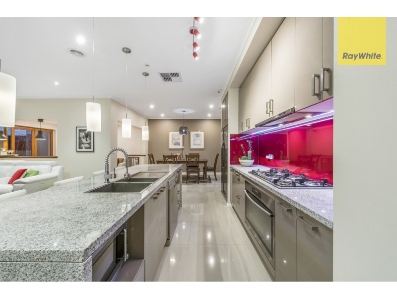 7 Heysen Parkway, Caroline Springs VIC 3023