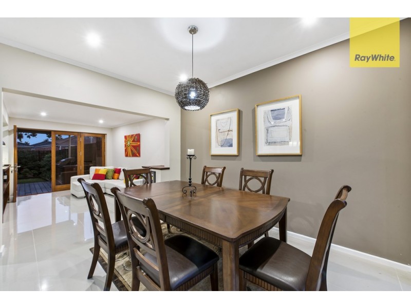 7 Heysen Parkway, Caroline Springs VIC 3023