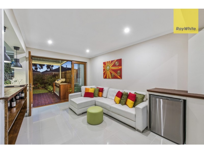 7 Heysen Parkway, Caroline Springs VIC 3023