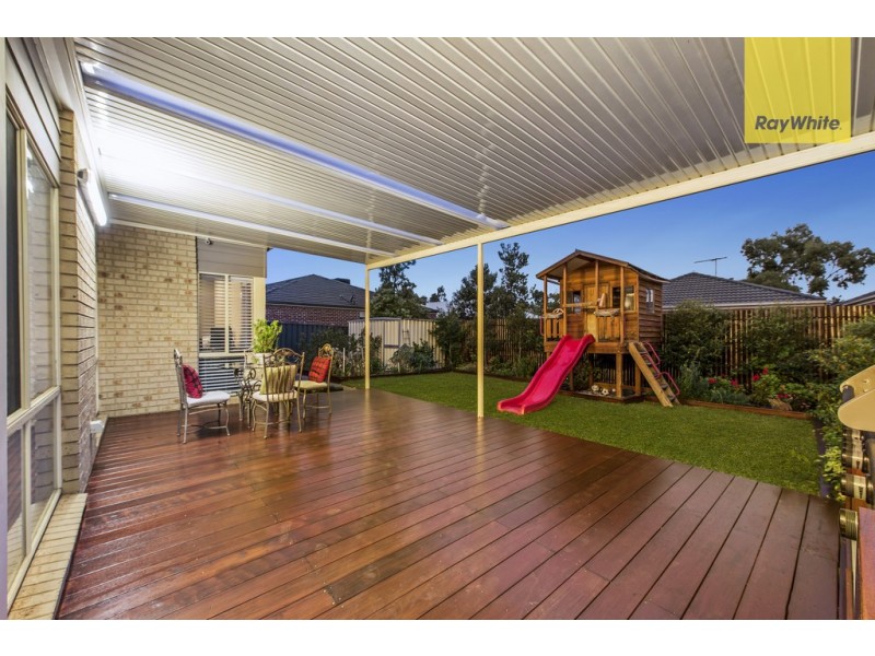 7 Heysen Parkway, Caroline Springs VIC 3023