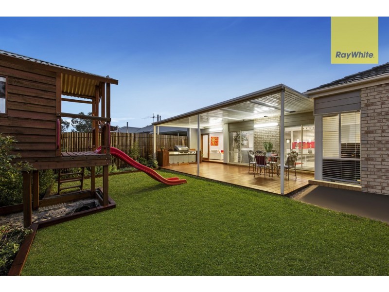 7 Heysen Parkway, Caroline Springs VIC 3023