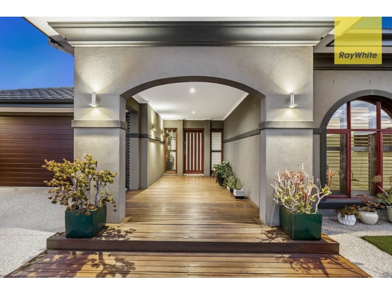 4 McMinn Place, Taylors Hill VIC 3037