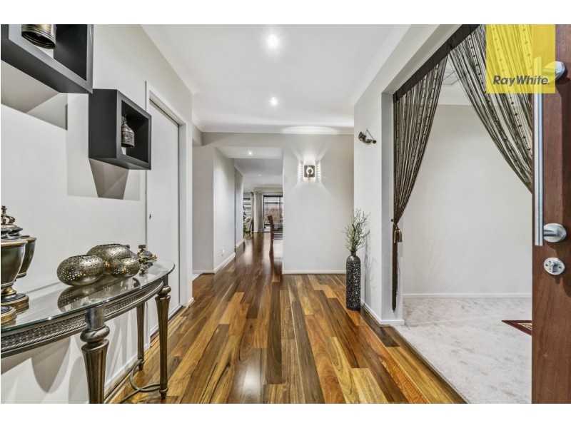 4 McMinn Place, Taylors Hill VIC 3037