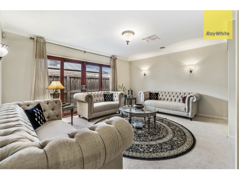 4 McMinn Place, Taylors Hill VIC 3037