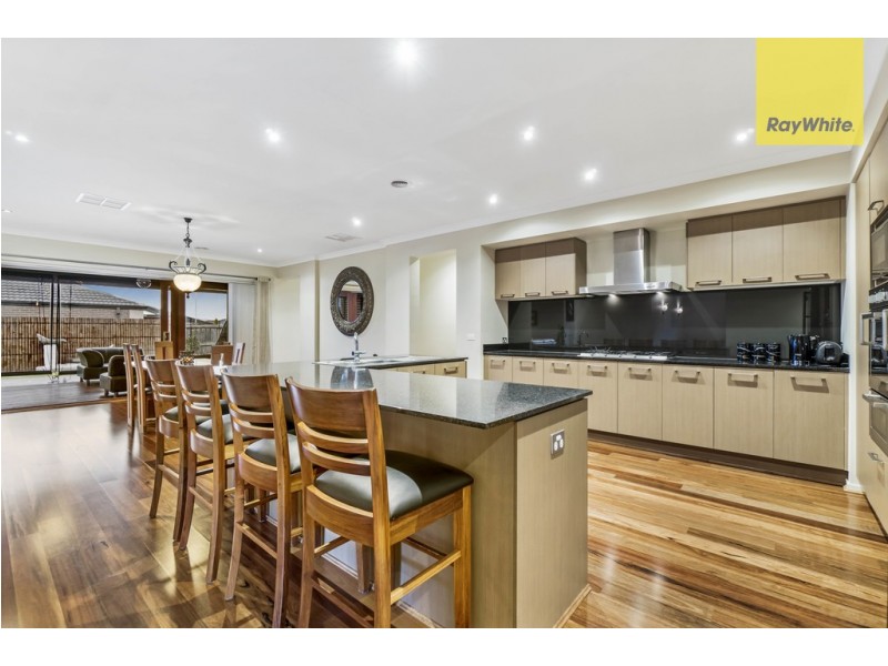 4 McMinn Place, Taylors Hill VIC 3037
