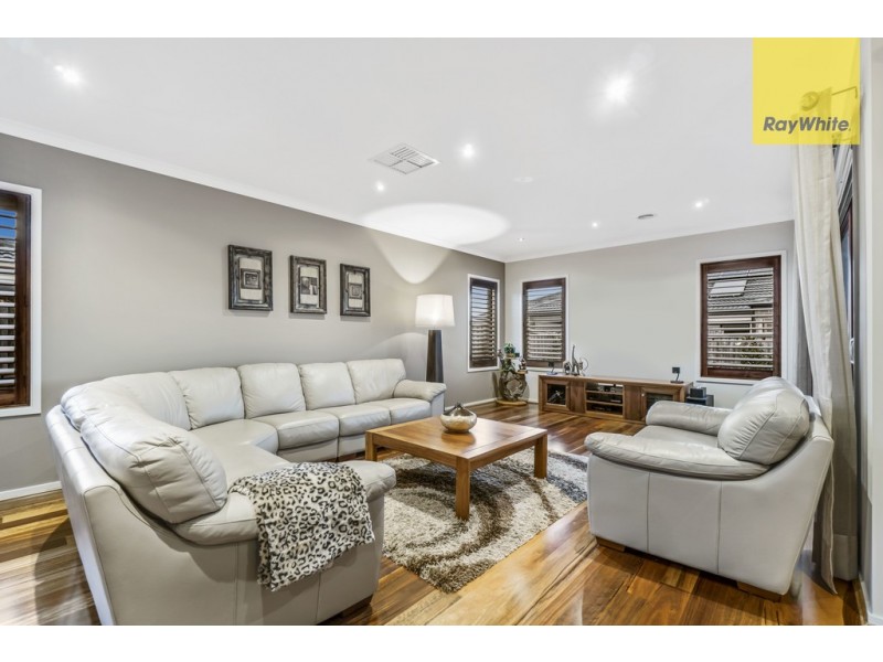 4 McMinn Place, Taylors Hill VIC 3037