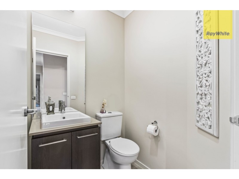 4 McMinn Place, Taylors Hill VIC 3037