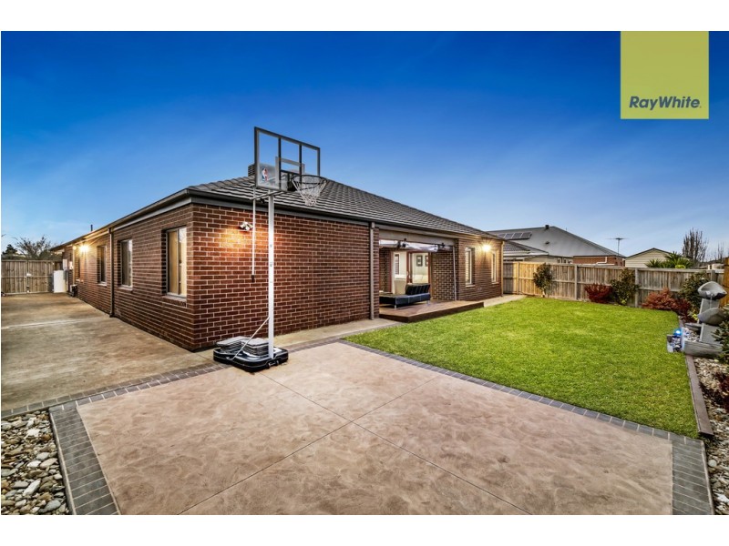 4 McMinn Place, Taylors Hill VIC 3037