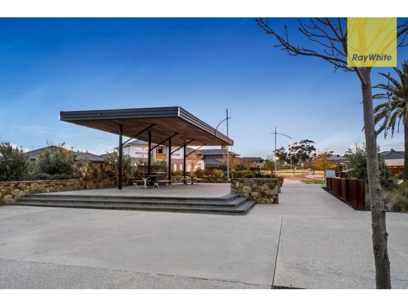 4 McMinn Place, Taylors Hill VIC 3037