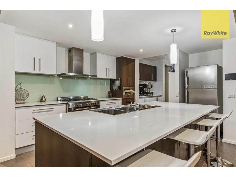 4 Shadforth Close, Taylors Hill VIC 3037