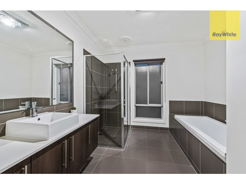 4 Shadforth Close, Taylors Hill VIC 3037