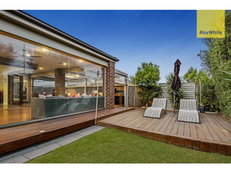 4 Shadforth Close, Taylors Hill VIC 3037