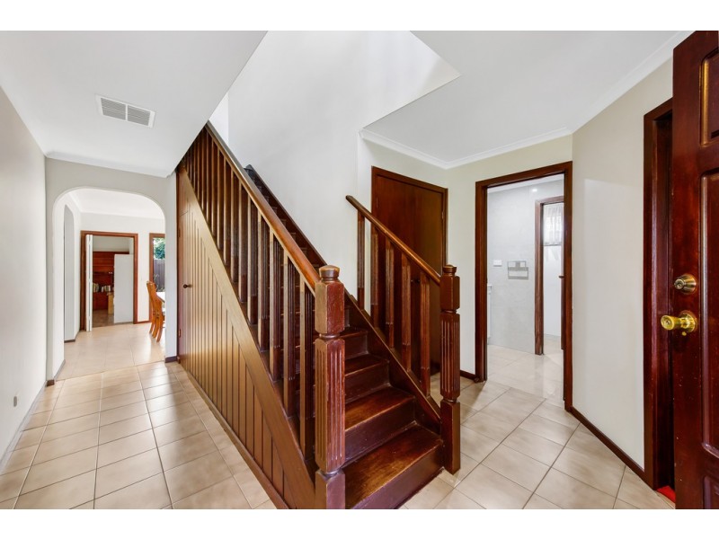 12 Willandra Court, Taylors Lakes VIC 3038