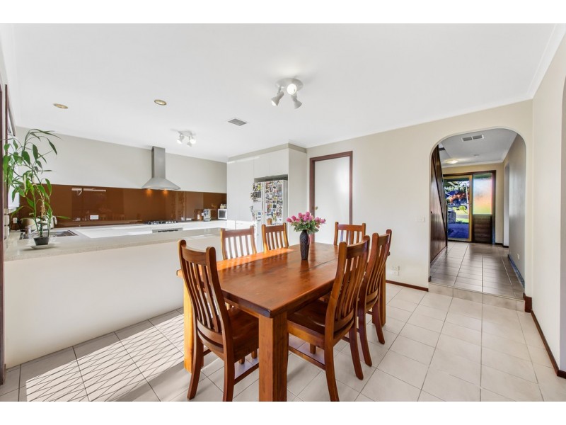 12 Willandra Court, Taylors Lakes VIC 3038