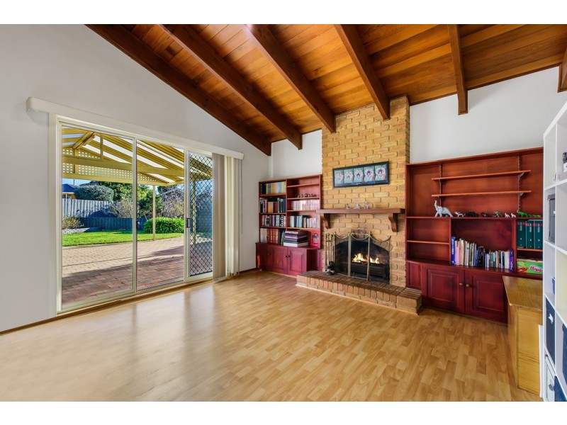 12 Willandra Court, Taylors Lakes VIC 3038