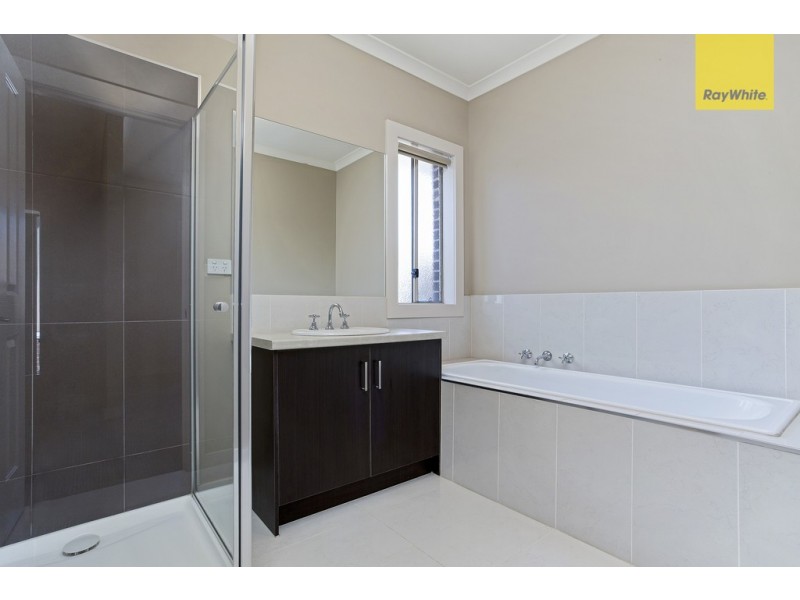 62 College Street, Caroline Springs VIC 3023