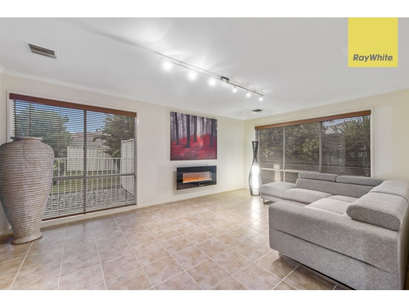 5 Treasury Place, Taylors Hill VIC 3037