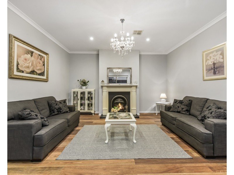 2 Nevis Place, Taylors Hill VIC 3037