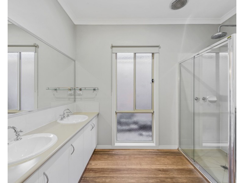 2 Nevis Place, Taylors Hill VIC 3037