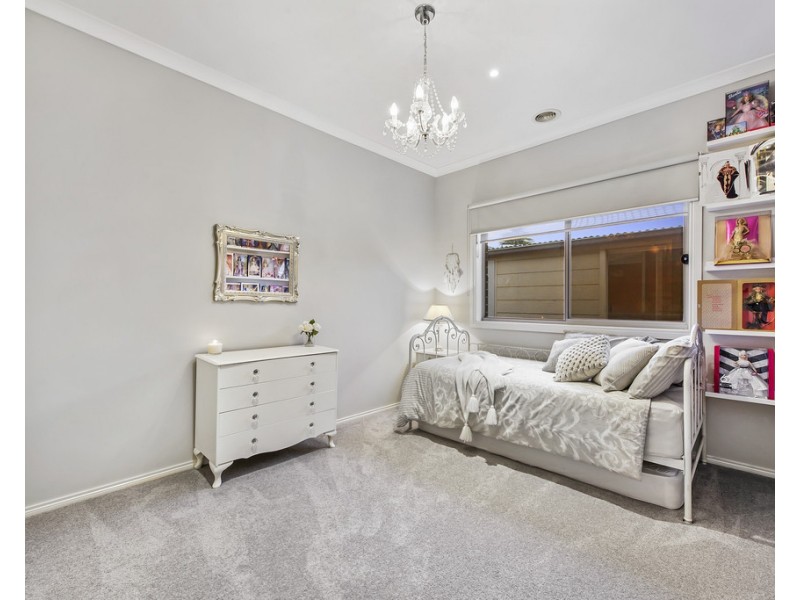 2 Nevis Place, Taylors Hill VIC 3037