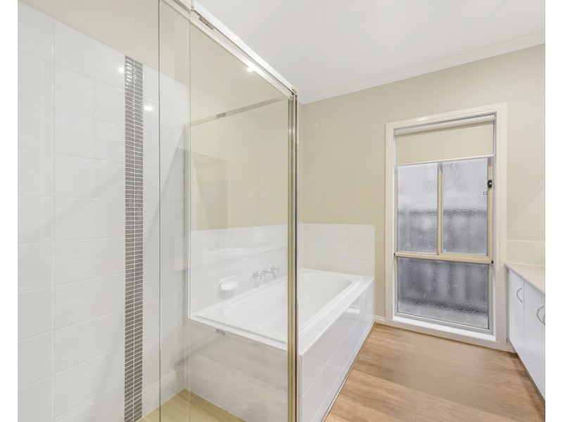 2 Nevis Place, Taylors Hill VIC 3037