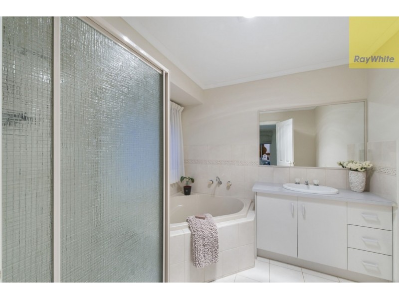 4 Charles Court, Sydenham VIC 3037