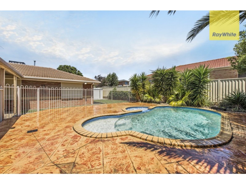 11 Ruben Drive, Sydenham VIC 3037