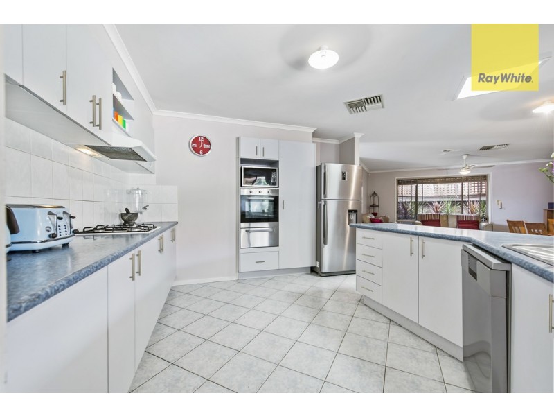 11 Ruben Drive, Sydenham VIC 3037