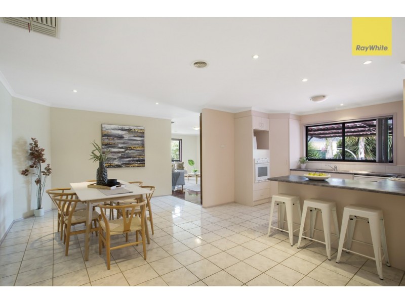 10 Albany Court, Taylors Lakes VIC 3038