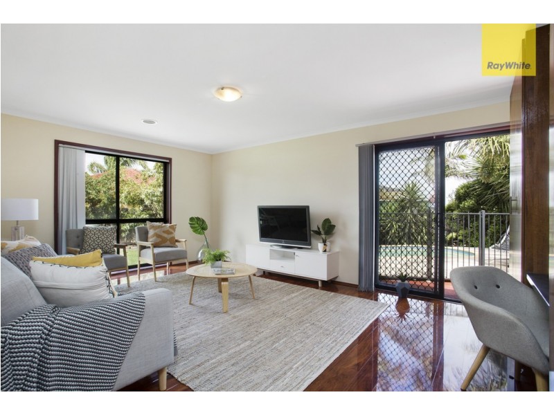 10 Albany Court, Taylors Lakes VIC 3038