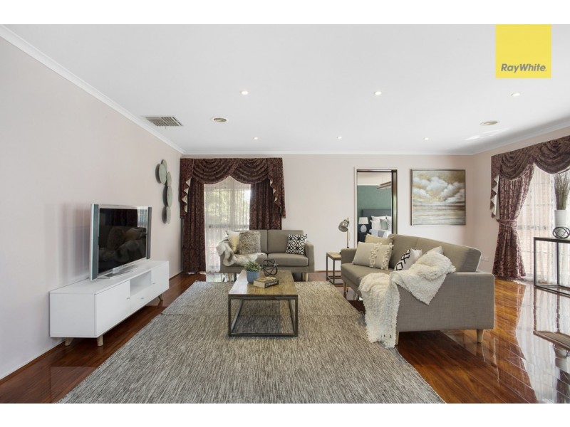 10 Albany Court, Taylors Lakes VIC 3038