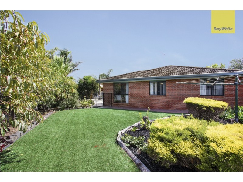 10 Albany Court, Taylors Lakes VIC 3038
