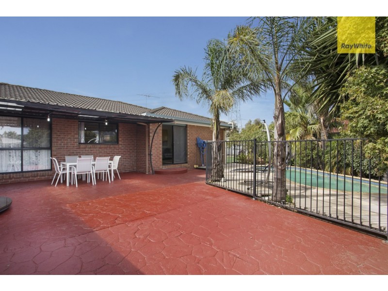 10 Albany Court, Taylors Lakes VIC 3038