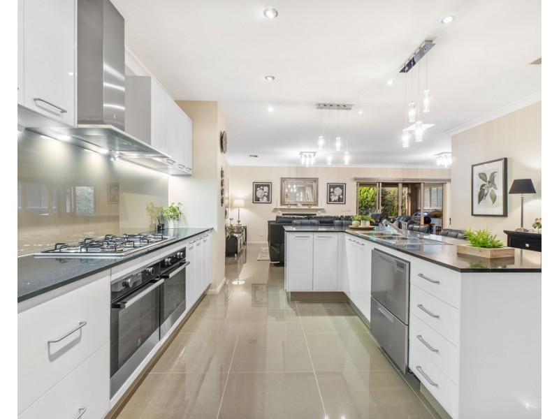 18 Chancery Way, Taylors Hill VIC 3037