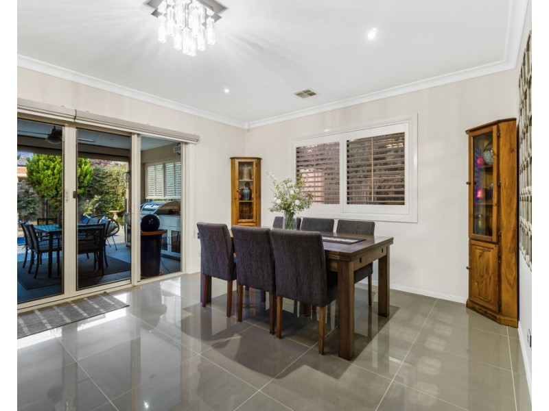 18 Chancery Way, Taylors Hill VIC 3037